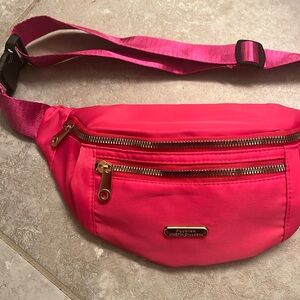 Hot pink, fanny pack. Dual gold zipper.